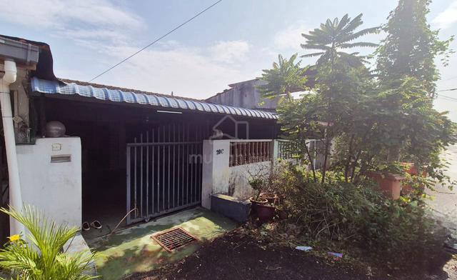 Spacious terrace house @ Jalan Sepukul, Telok Panglima Garang 1