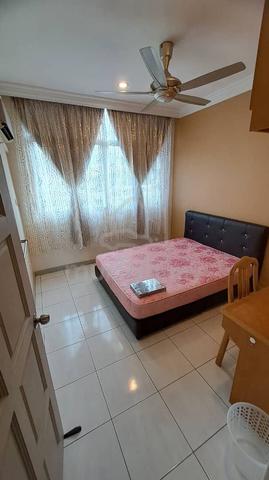 Female Room For Rent at Gardenia Court Apartment, near Swinburne 1