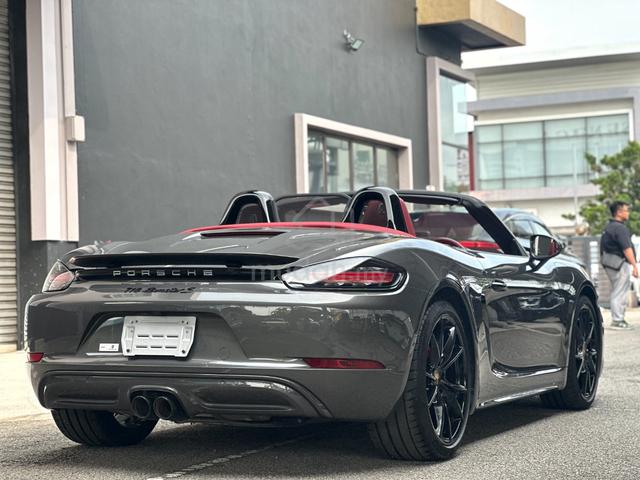 2022 Porsche Boxster 718 S 2.5 PDK Convertible - 4