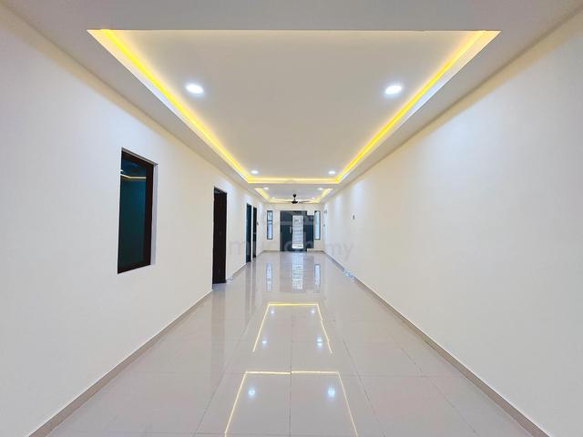 SUPER LARGE SINGLE STOREY Jalan Gajus Taman Tampoi Johor Bahru 2