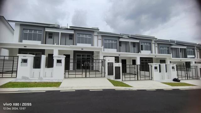 kangkar Pulai / Citrine Hills / Double Storey / Pulai / Gate and guard 1