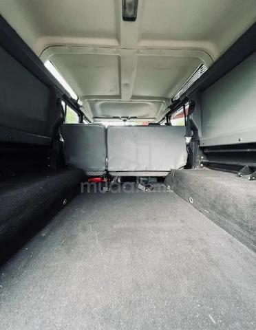 2002 Land Rover DEFENDER 2.5 110SW (M) - 3