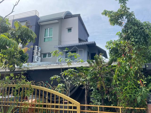 3 storey Semi -Detached .Luyang Perdana .Kota Kinabalu. Sabah . 1