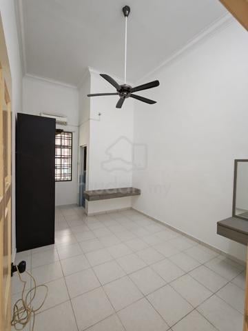 Kulai KCC Single Storey Corner lot / Limited Unit / Auto Gate 1