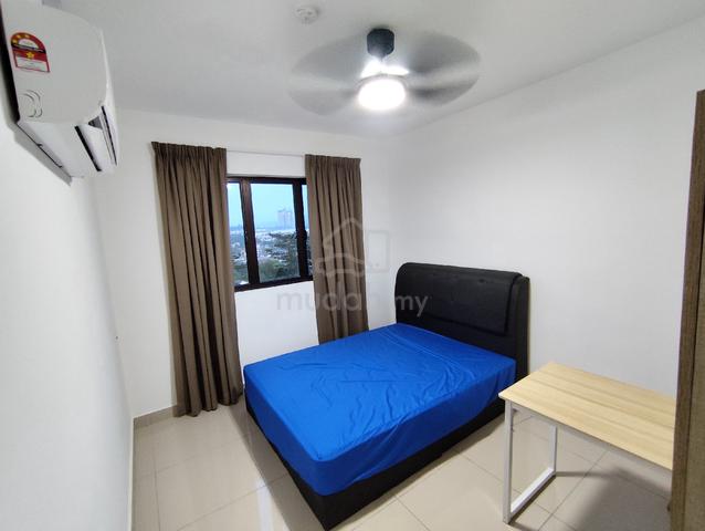 Masterbedroom with Attached Bathroom {Avia Plus Bandar Country Homes} 1