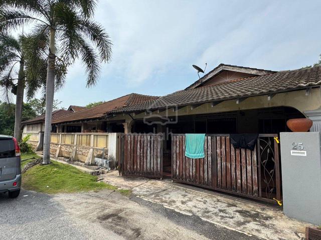Rumah corner lot renovated Indera Mahkota 2 1