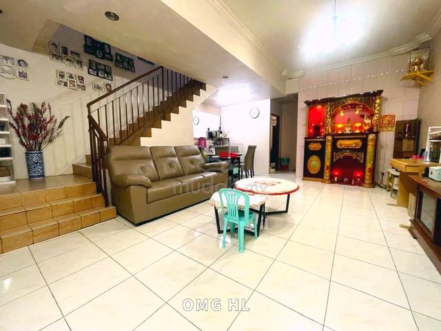 FOR SALE Taman Suria Pendamar Port Klang Double Storey Terrace house 1