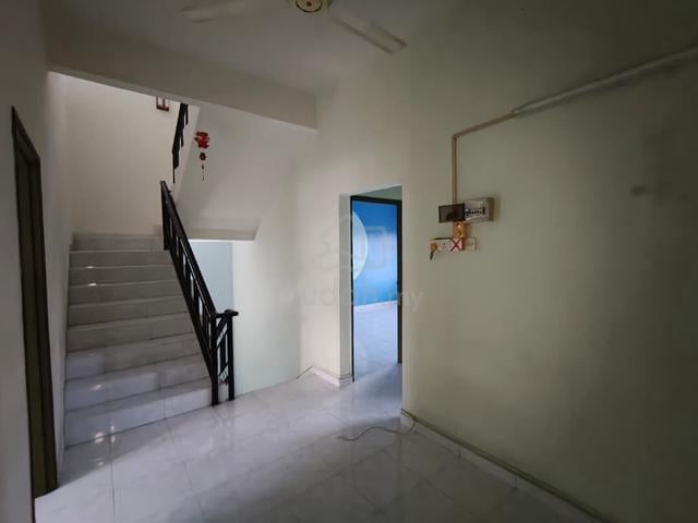 Good Condition Pulai Utama House for Sale 1