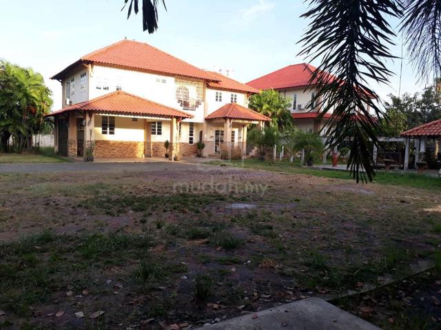 Exclusive Bungalow Near Kota Bharu City | 5 Bedrooms | Private Swimmin 1