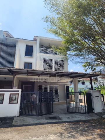 Rumah Semi D 2 1/2 storey 1