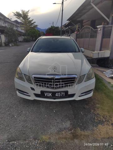 2011 Mercedes Benz E250 CGI BlueEFCY - 3