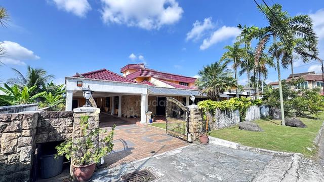 Prime Location Spacious 2-Storey Bungalow in Seksyen 11 Shah Alam 1