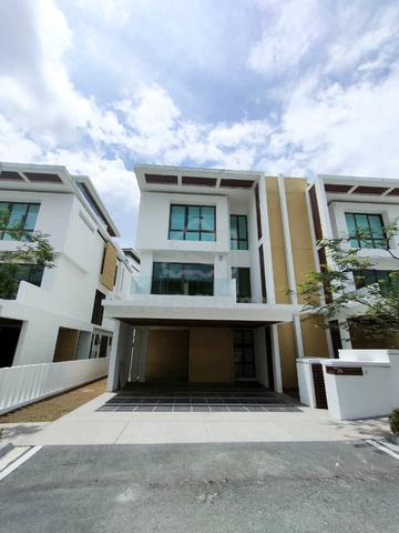3 Storey Twin Villas with Roof Garden and Private Lift - Free MoT 1