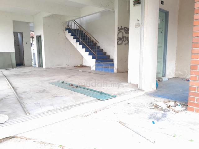 Corner Lot Double storey House Bandar Rinching Semenyih below value 1