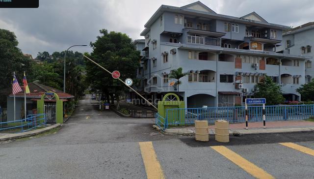 Putri Apartment 1