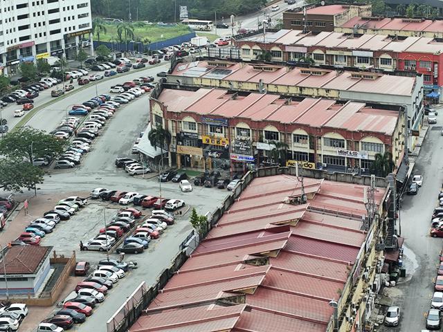 Near MSU Shah Alam Seksyen 13 Office lot 1