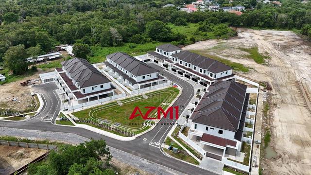 Freehold Double Storey Semi Detached at Pujut 7 Miri Sarawak 1