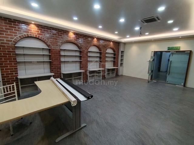 Extensive renovated 3rd Floor Office with Lift @ Puchong Prima nr Lrt 1