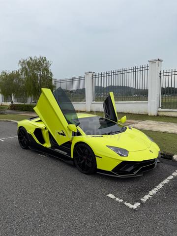 Lamborghini AVENTADOR - 1
