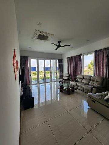 Isola Villa @ Senibong Cove, Renovated, Lake View, Good Condition 2