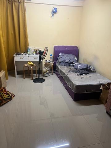 middle room for rent 1