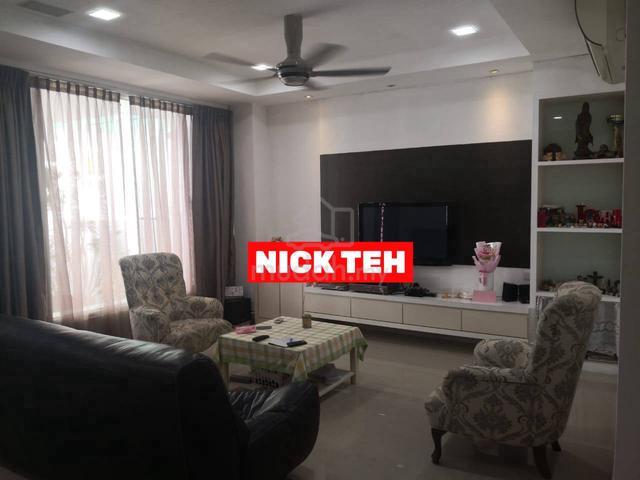 Landed 3 Storey Terrace At Beverly Hills Tanjung Bungah Good Condition 1