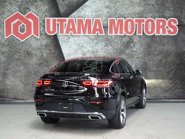 2022 Mercedes BENZ GLC300 4MATIC COUPE AMG LINE - 4