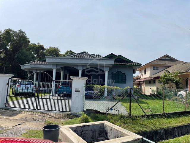 Banglo Kg Air. Belakang Yayasan, Bebas Banjir. Tanah Luas Keliling 1