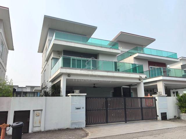 Freehold Pasir Puteh Medan Saujana Renovated 2.5 Storey Semi-D 1