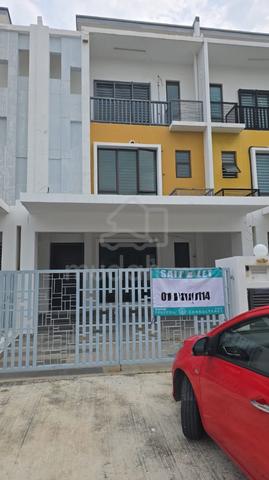 Setia Utama 2, Setia Alam, 2 & Half Storey House 1