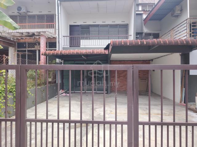 1,600sf DOUBLE STOREY UNFURNISHED TMN LAKE VIEW TPG 1