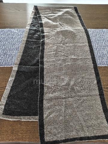 Banana republic dual color warm scarf - photo 5 of 6