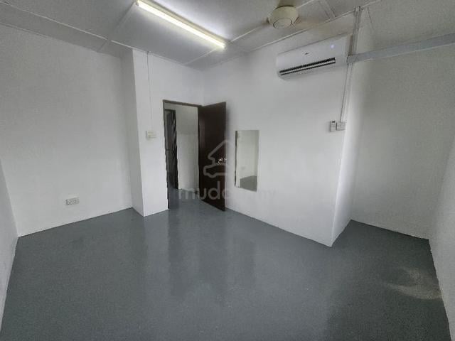Johor Jaya Hot Unit！ Near Bus stop、IKEA Single Storey House For Rent 1