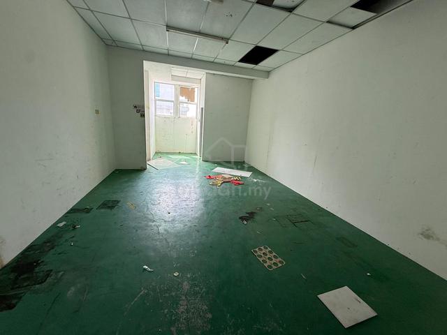 2 Adjoining 1st floor suitable for Office Tuition Beauty Care Hostel 1
