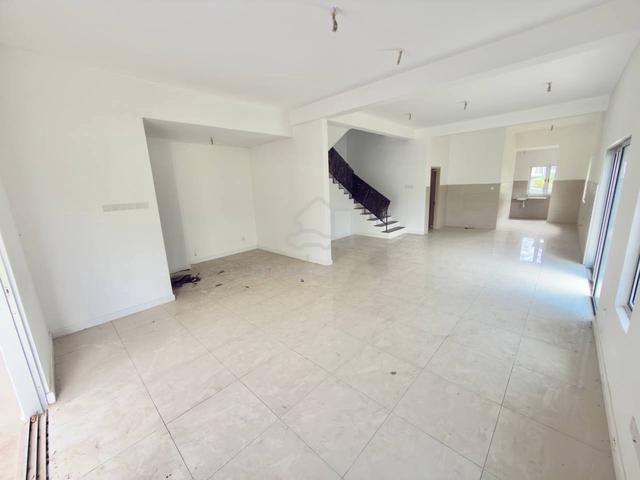 Bare Unit + 4300sqt + Corner Lot + MV 1.2M di Eugenia Serene Heights 1