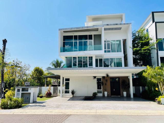 FREEHOLD 3.5 Storey Bungalow +Lift+ Aspen Garden Residence Cyeberjaya 1