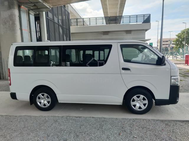 2017 Toyota Hiace 2.5 (M) Window 14 Seat Low Roof - 4