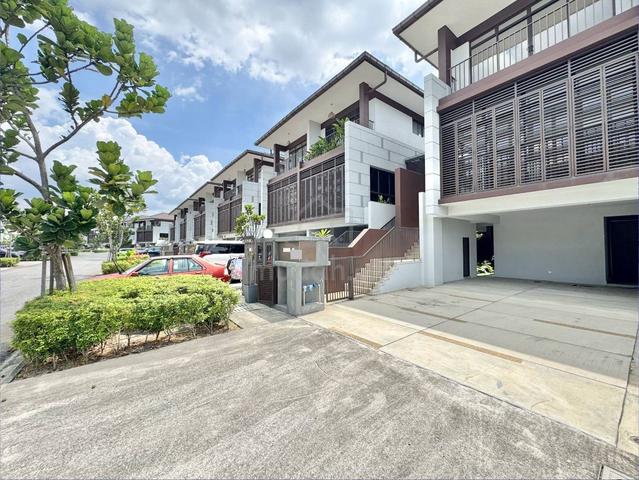 [FREEHOLD NON BUMI] 3 Storey House @ The Mulia Residence, Cyberjaya 1