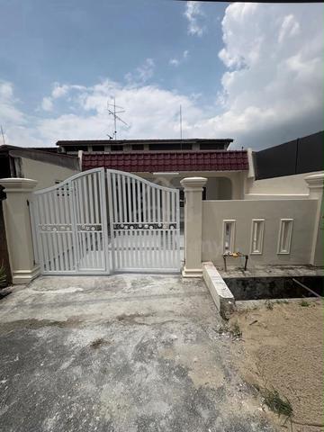 Taman Johor Jaya, Jalan Anggerik, Fully Renovated 4rooms 2baths 1