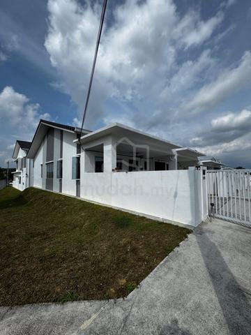 Nice single storey end lot in tiara Sendayan for sale 1