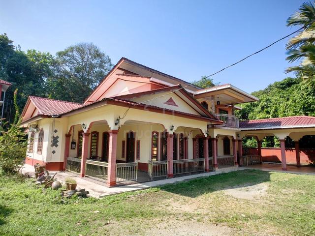 Rumah BANGLO 2TINGKAT TEPI JALAN UTAMA KG SURAU HAJI MATZIN BKT PAYUNG 1