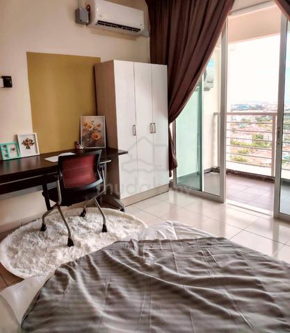 Beautiful ๐๐๐๐ข๐ฎ๐ฆ ๐๐จ๐จ๐ฆ with Balcony @๐Bayan Lepas/ Queensbay 1