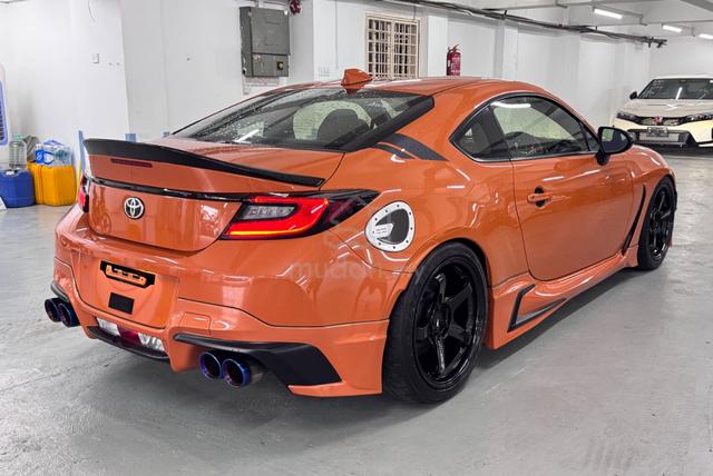Toyota GR86 2.4 RZ (M) 10th Ann Titanium Ex bdykit - 3
