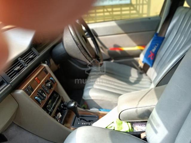 1989 Mercedes Benz 230 2.0 W114 (A) - 3