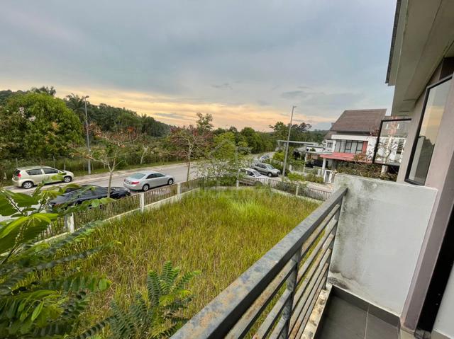 Facing Playground! M Residence 1 Corner House 1