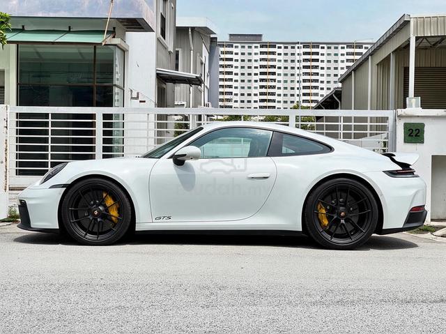 2025 Porsche 911 Carrera 4 GTS (992 II) PCCB/LIFT - 3