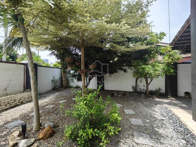 [FREEHOLD][CORNER] Town Area Ujong Pasir 3-Storey Semi-Detached House 1