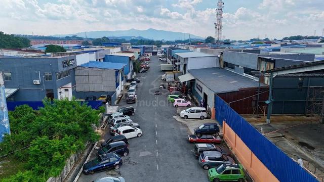 Taman Universiti 1.5 storey terrace 25x80 end lot unblock main raod 1