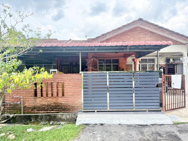 FACING OPEN! Single Storey Taman Mahsuri, Alor Gajah, Melaka 1