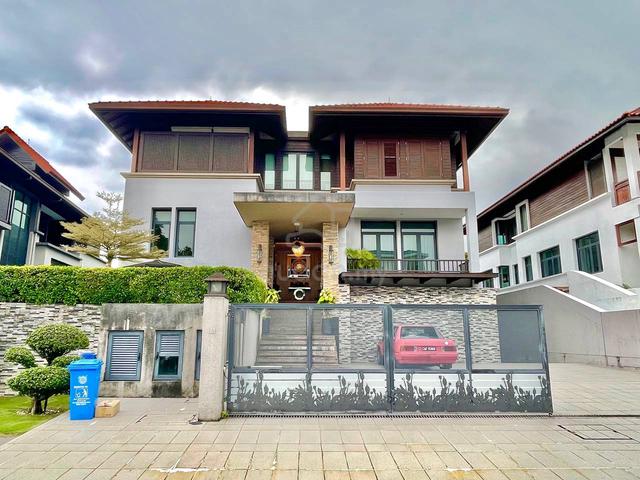 SWIMMING POOL | Bungalow Primo 1 The Enclave, Bukit Jelutong For Sale 1